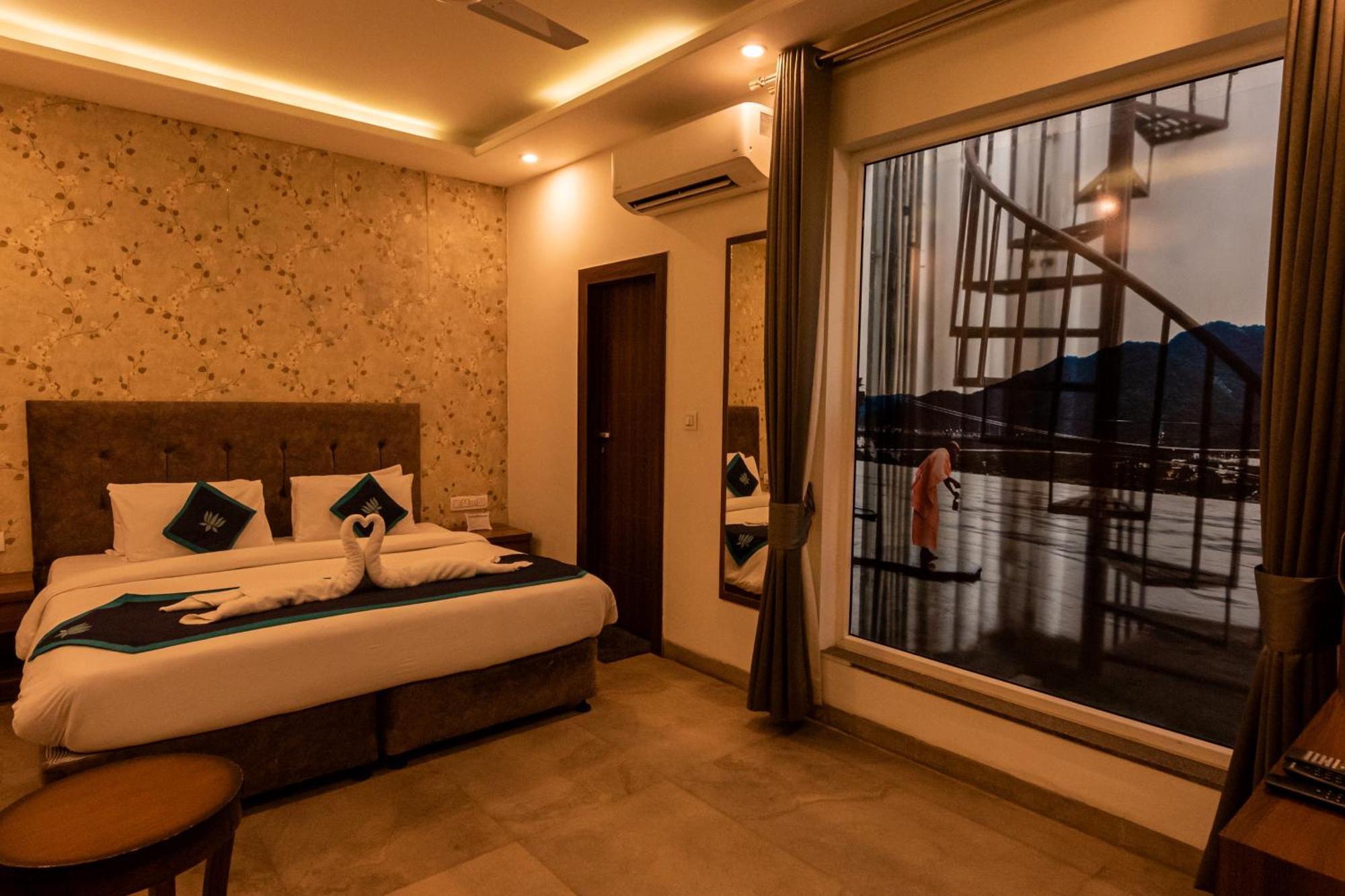 Holywater Hotel By Ganga Kinare #150 Mts From Ganga Ghat Rishīkesh 외부 사진