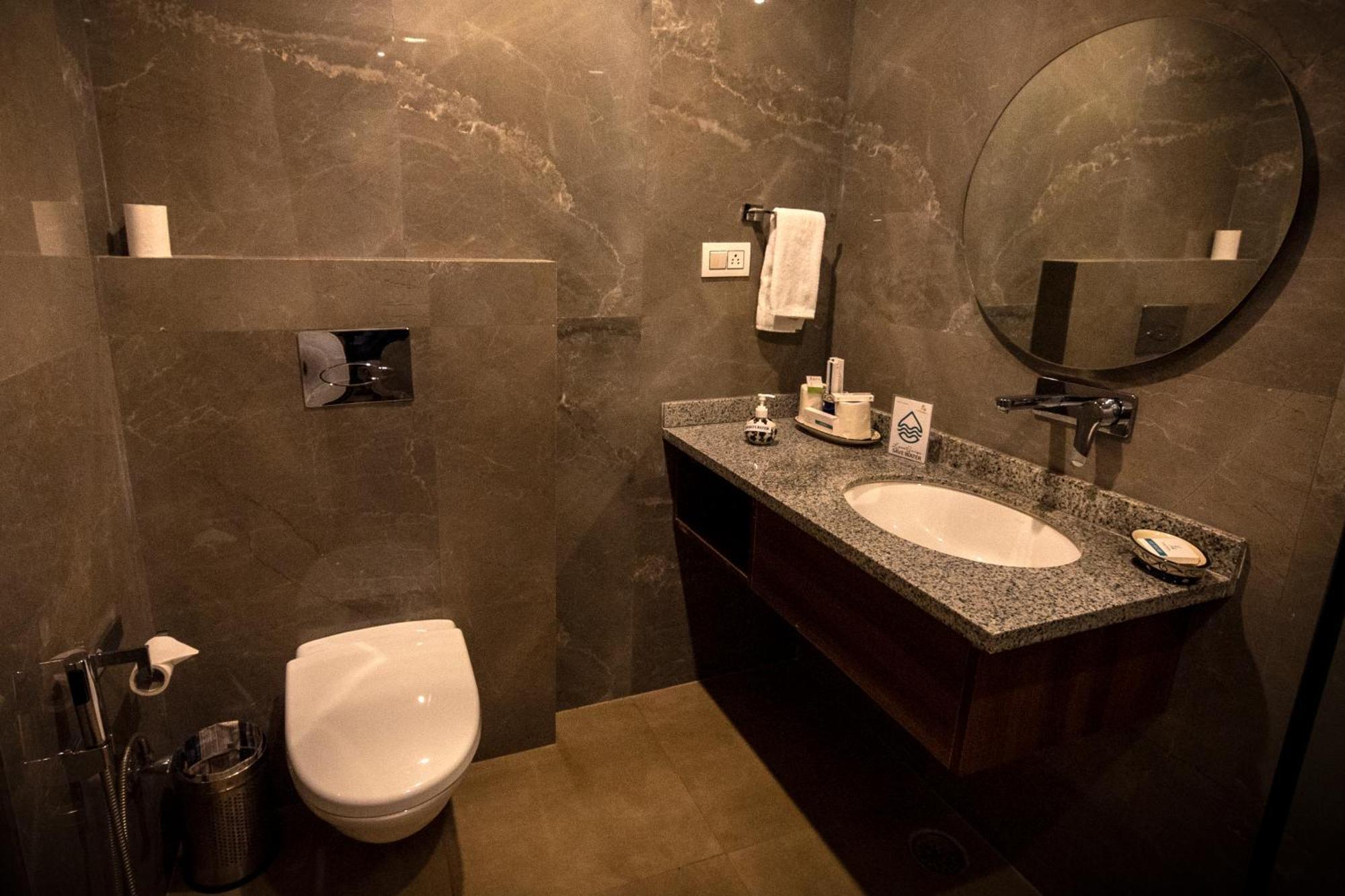 Holywater Hotel By Ganga Kinare #150 Mts From Ganga Ghat Rishīkesh 외부 사진